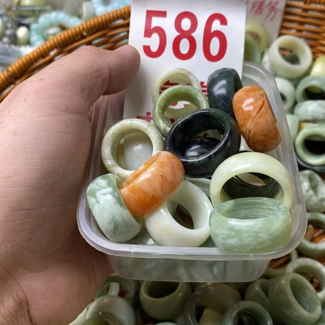 蛇纹石玉挂坠未镶嵌