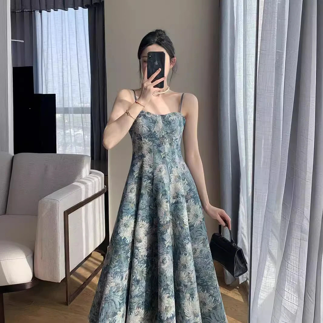 碎花修身小众长款吊带连衣裙气质女夏季新款法式收腰显瘦长裙子