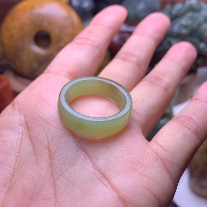 岫岩老玉（透闪石质玉）戒圈未镶嵌