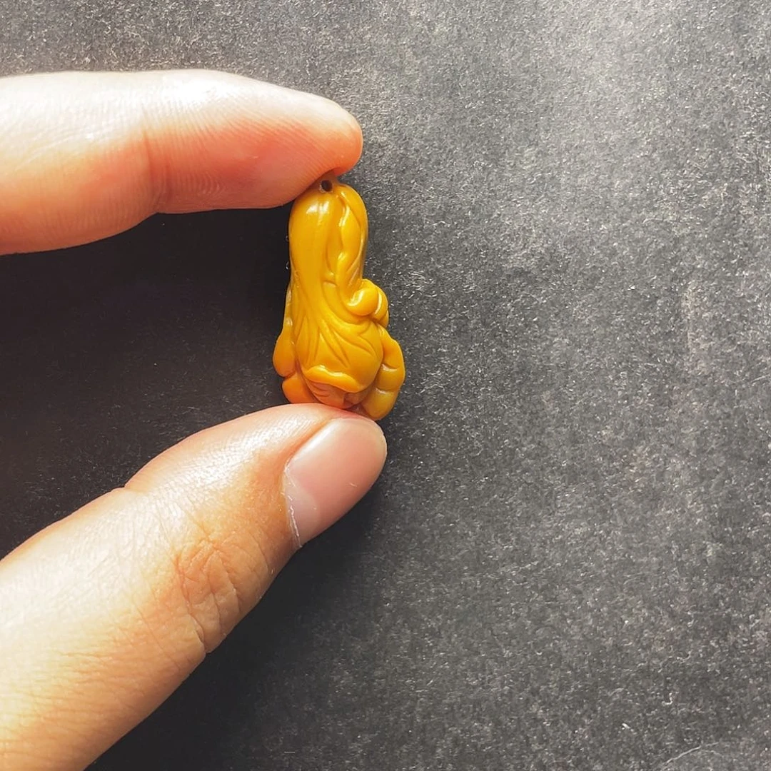 石英质玉未镶嵌吊坠(不含链)赣****司