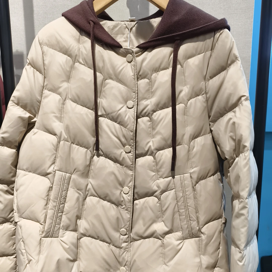 洋气连帽羽绒服短款宽松休闲保暖外套