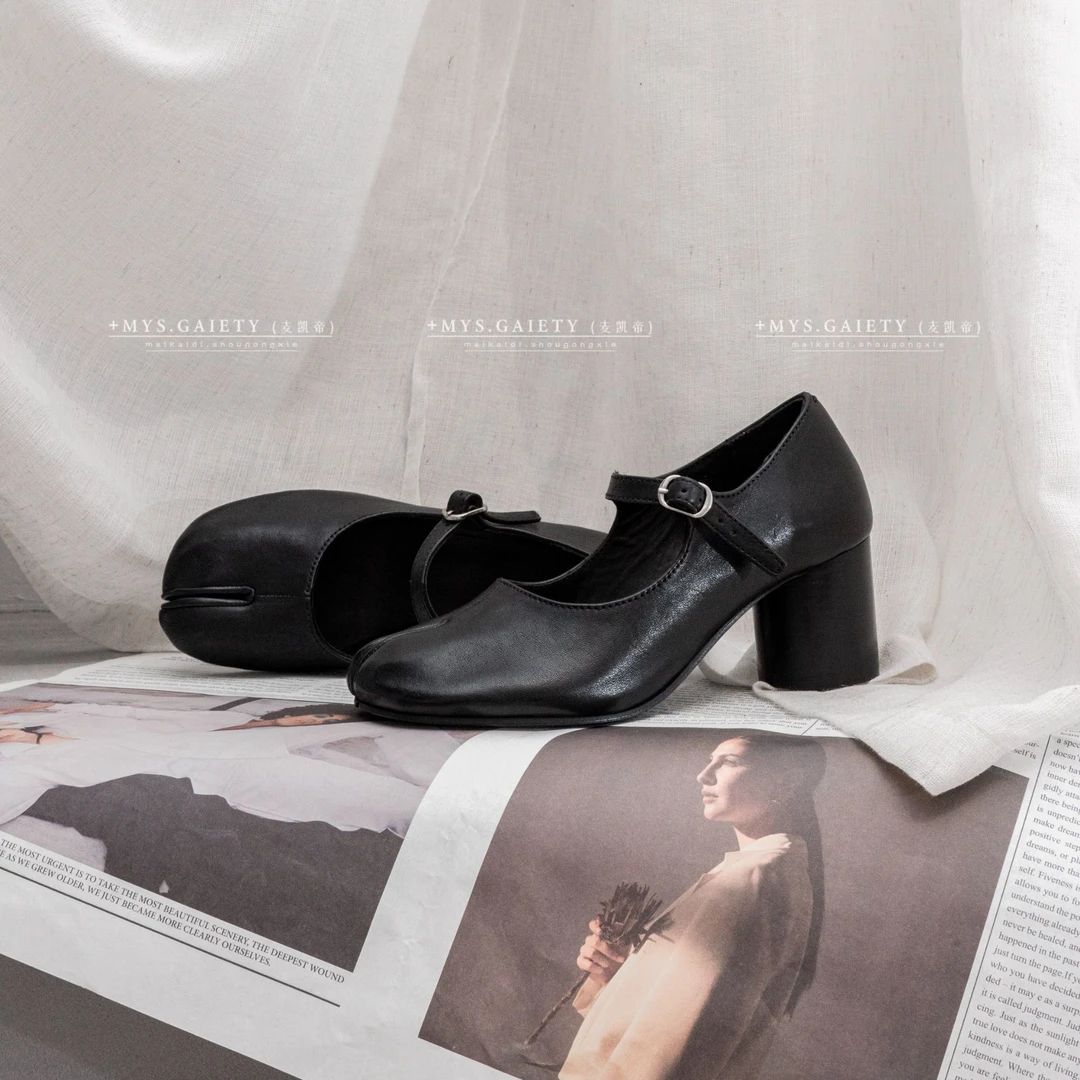 MYS.GAIETY/麦凯帝2025时尚百搭女士水洗马皮分指高跟单鞋2410
