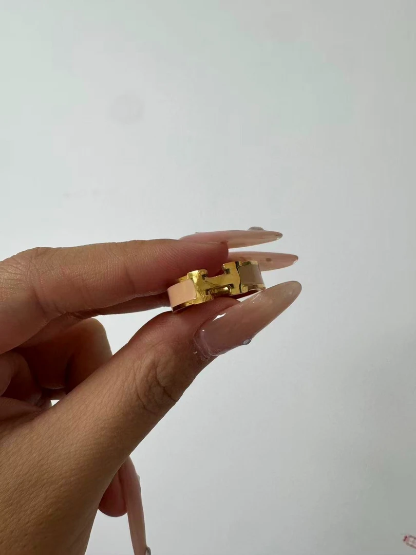 钛钢戒指 带细节奶茶色h戒指305