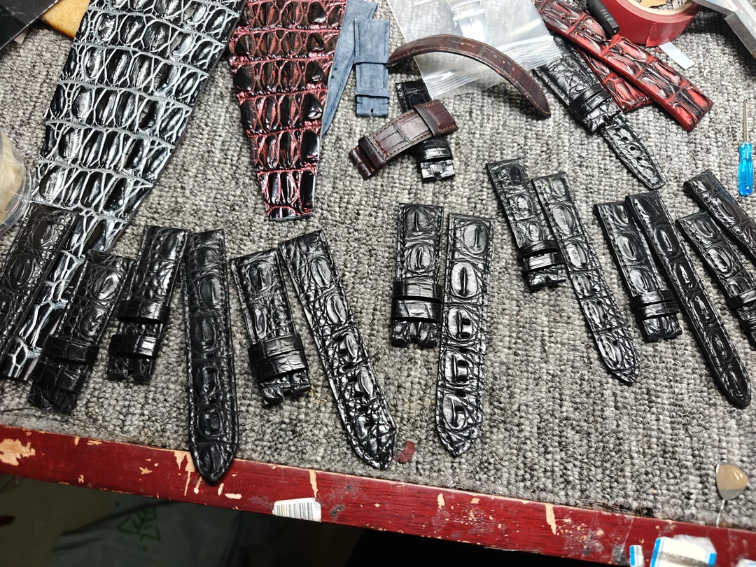 适配沛纳海Panerai鳄鱼骨表带表带双面鳄鱼皮的大骨表带