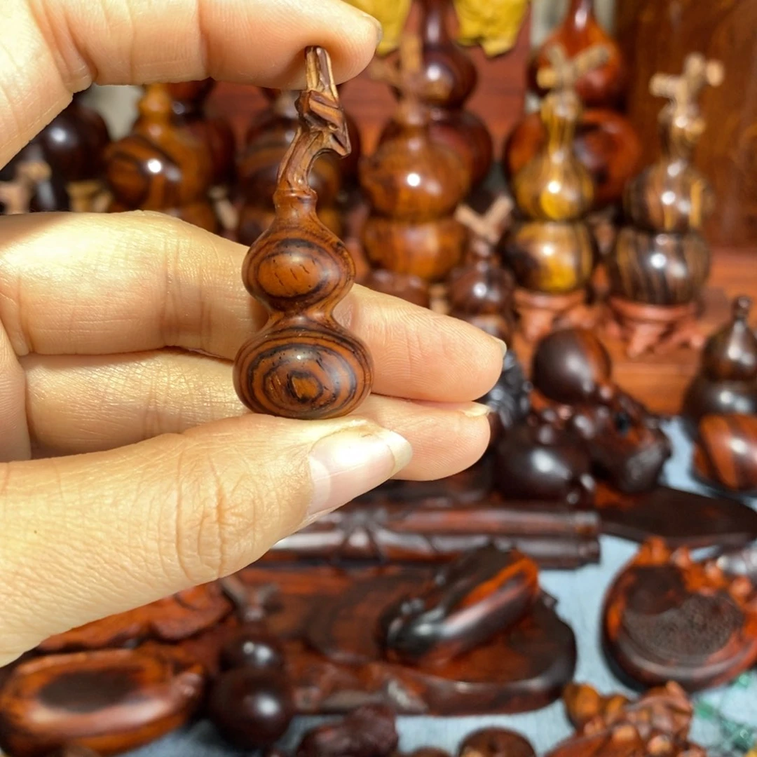 木顺**为微凹黄檀葫芦吊坠