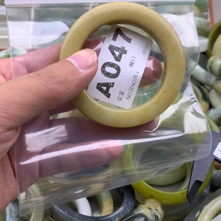 往***3蛇纹石玉未镶嵌手镯