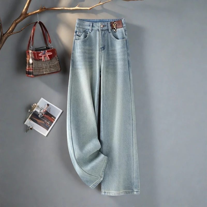 浅蓝色时尚阔腿牛仔裤女2025春季新款高腰显瘦加厚浅色保暖直筒裤