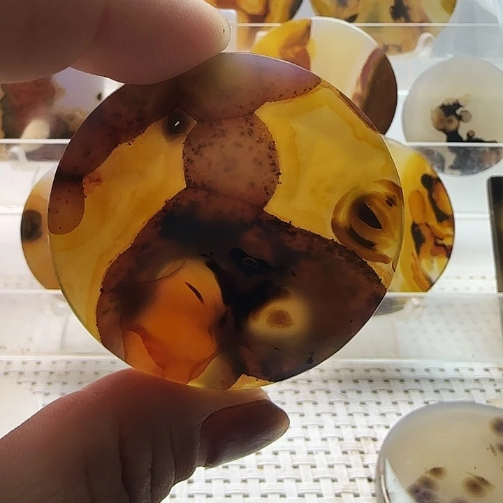 玛瑙/玉髓未镶嵌珠宝奇石