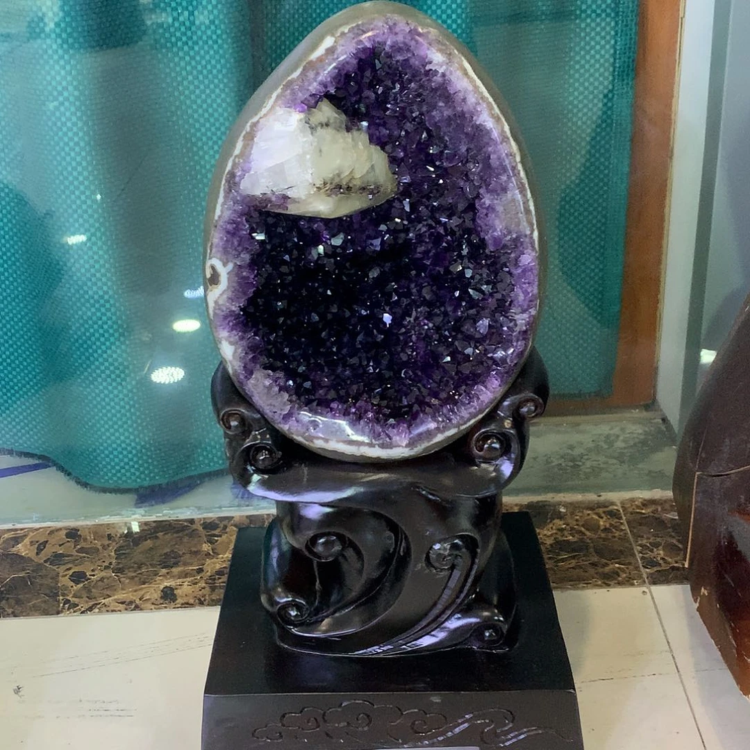 未镶嵌紫晶大型摆件（非配饰）持**恒妞妞