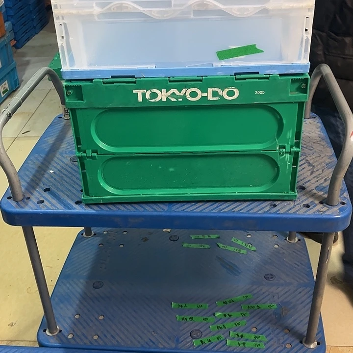 带***猬厚款两个坏了的箱子