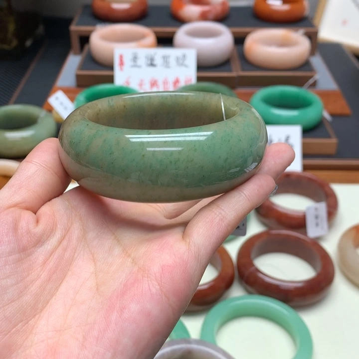 从***莱石英质玉（非洲翠）合金佘太翠