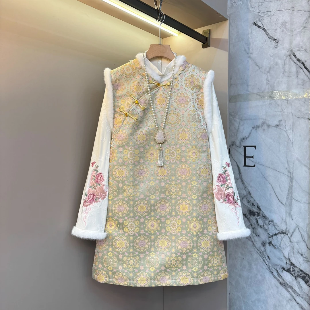 2025新别致新中式时尚设计气质刺绣内搭+马上有钱马甲裙套装1055