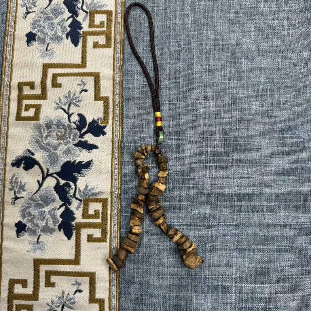 沉香1    乌身圆叶吊坠   多样性发货—c08