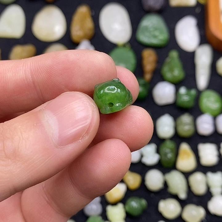 和田玉颈饰未镶嵌小*鱼