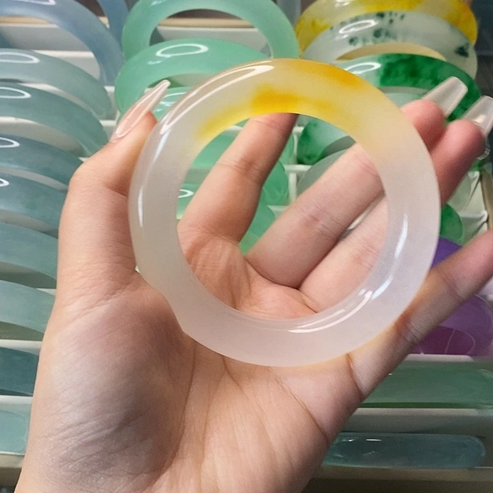 未镶嵌手镯石英质玉
