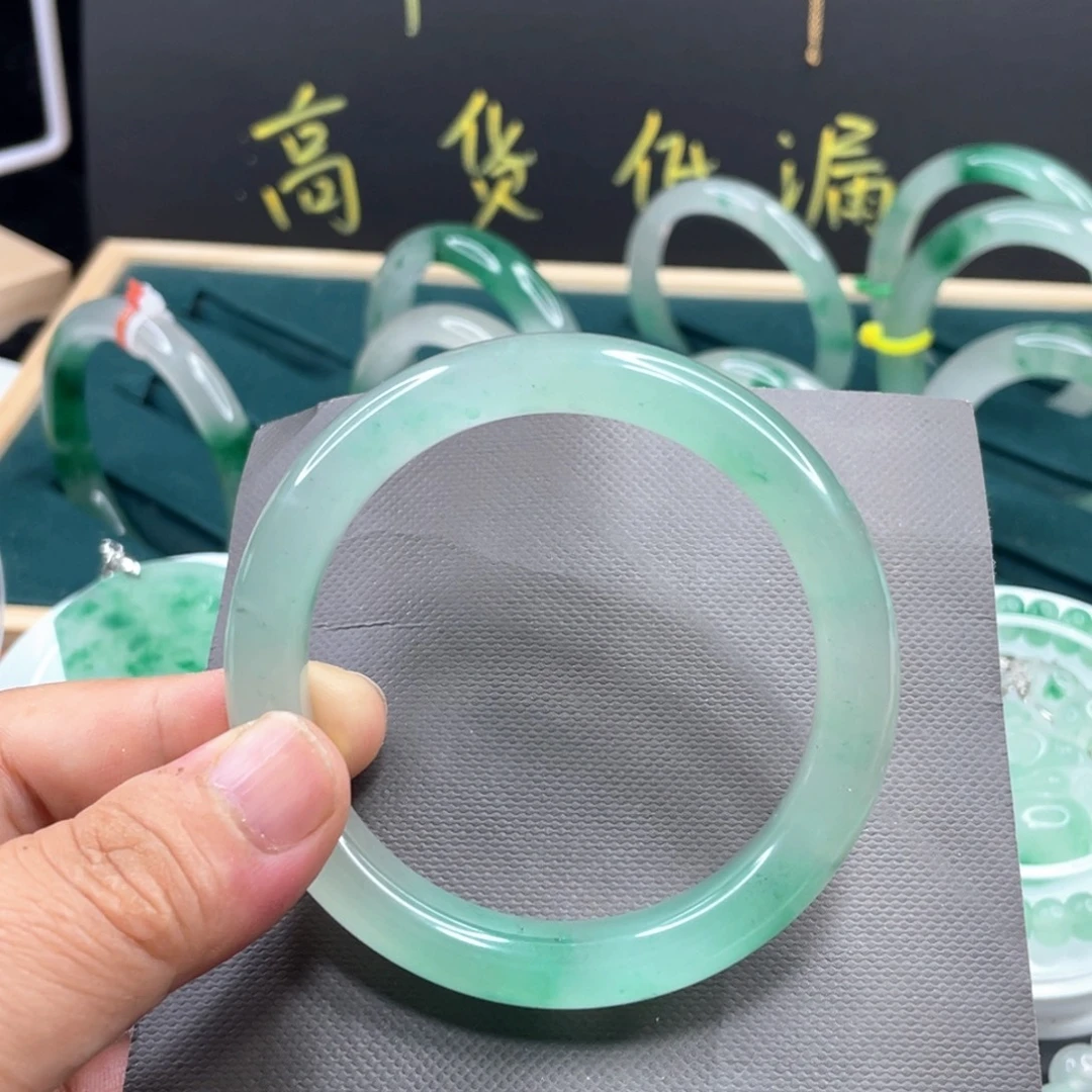 幸***玉石英质玉未镶嵌手镯