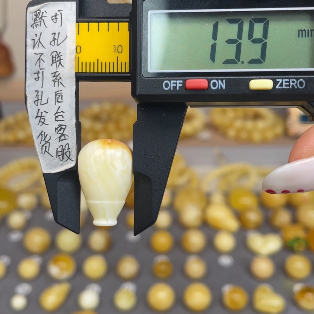 琥珀未镶嵌裸石74