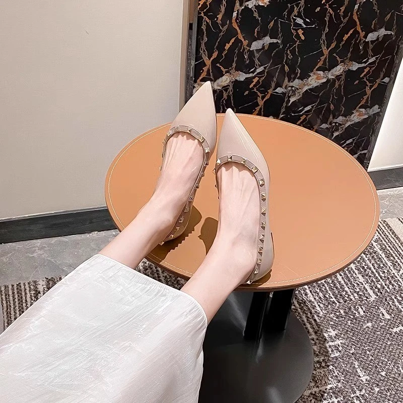 尖头单鞋女平底柳丁浅口欧美软底船鞋百搭平跟女鞋2025新款铆钉鞋