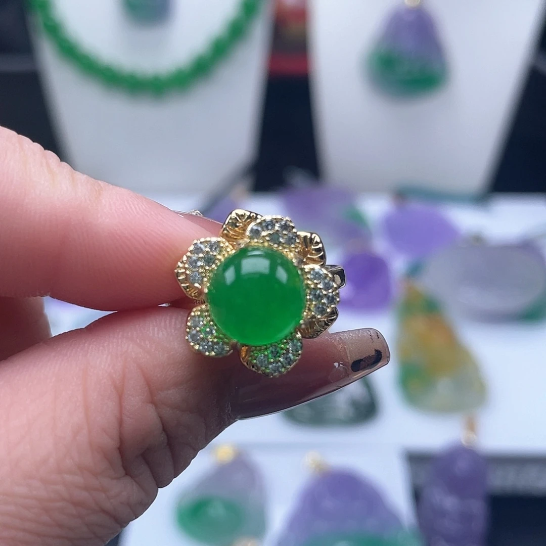 翡翠吊坠(赠链)未镶嵌