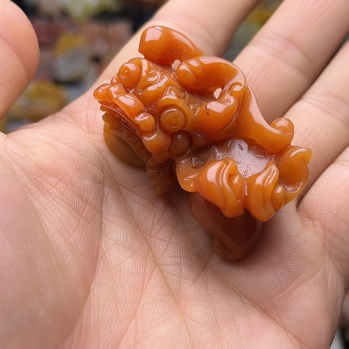 石英质玉（黄龙玉）颈饰未镶嵌