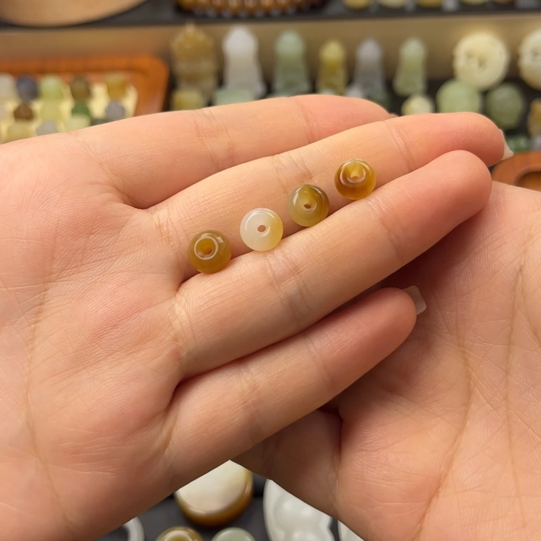 和田玉未镶嵌颈饰花**隐