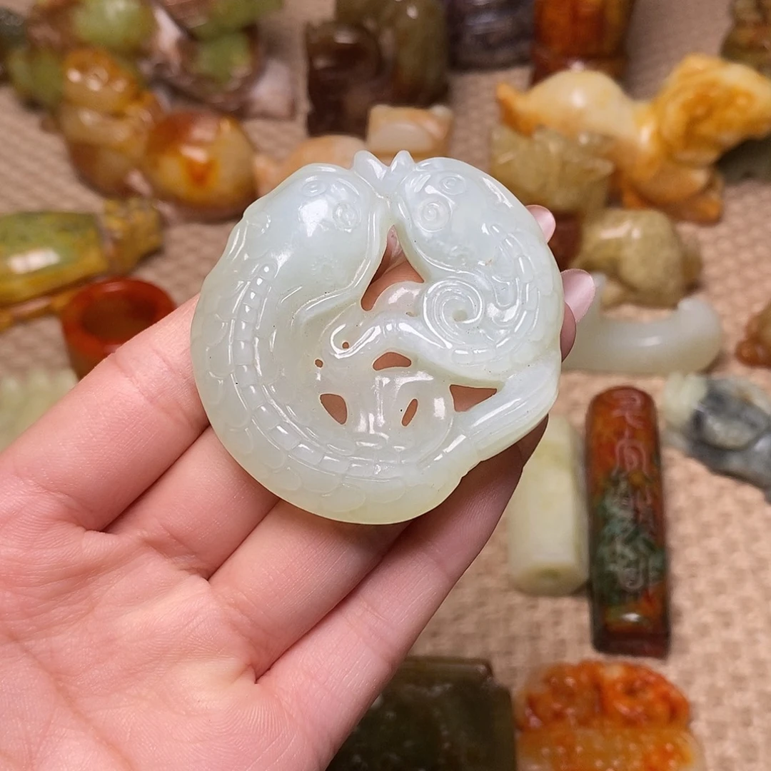 未镶嵌蛇纹石玉颈饰