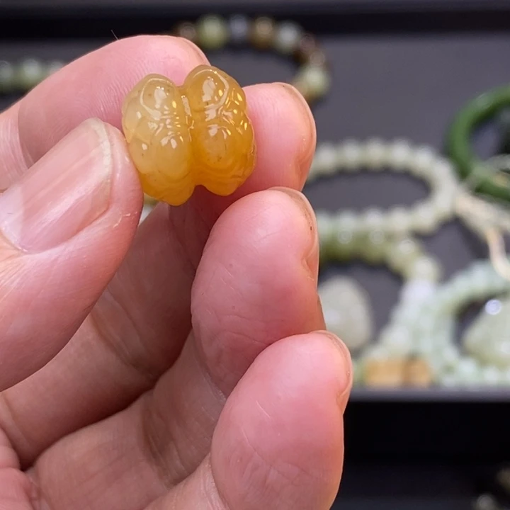 向****和田玉未镶嵌颈饰