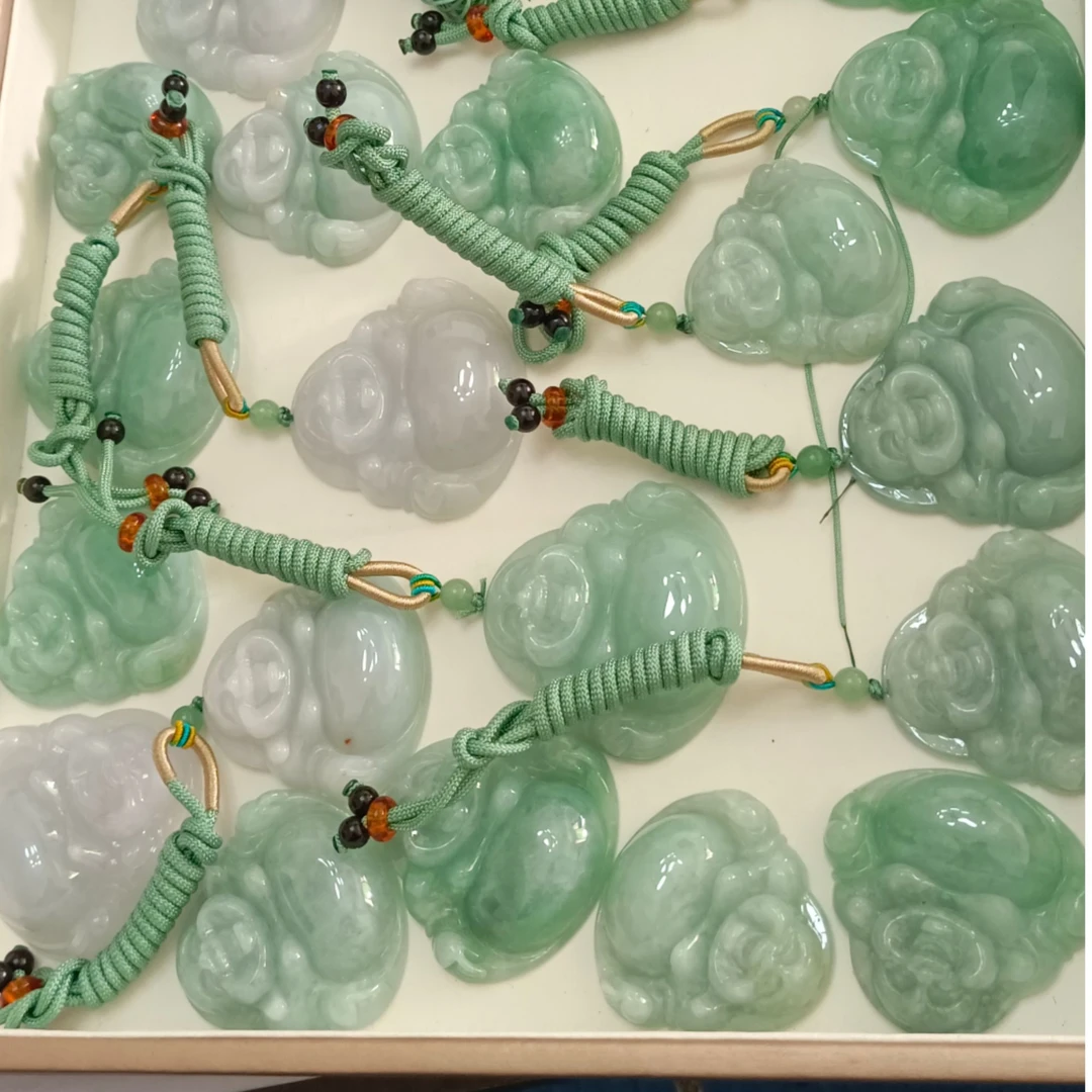 A65天然翡翠大度佛尺寸约宽48mm高45mm厚12.5mm（多样性发其一）