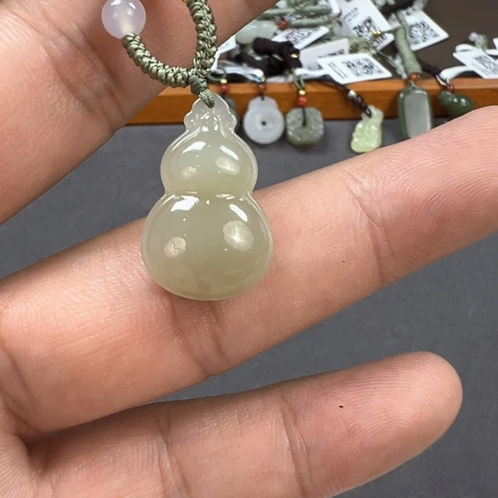 颈饰未镶嵌和田玉（糖玉）
