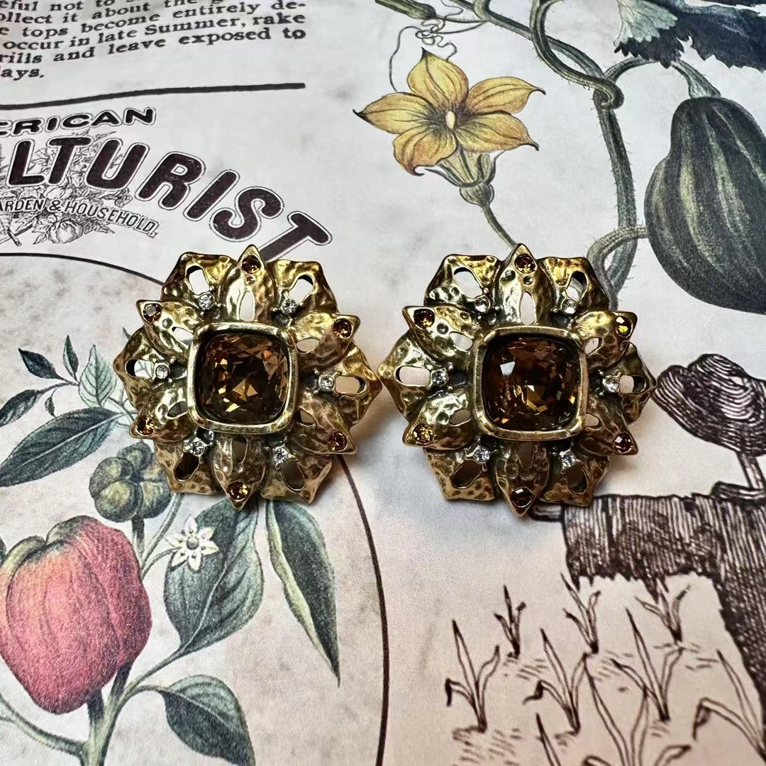 铜合金耳饰 买三送一  气质轻奢时尚复古法式中古精致耳钉