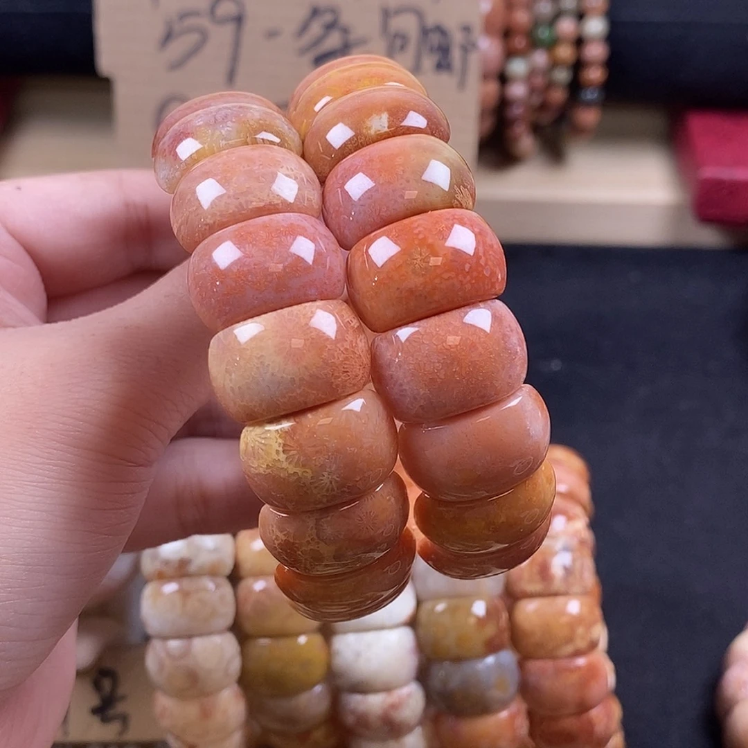 默***默硅化珊瑚（珊瑚玉）未镶嵌手牌