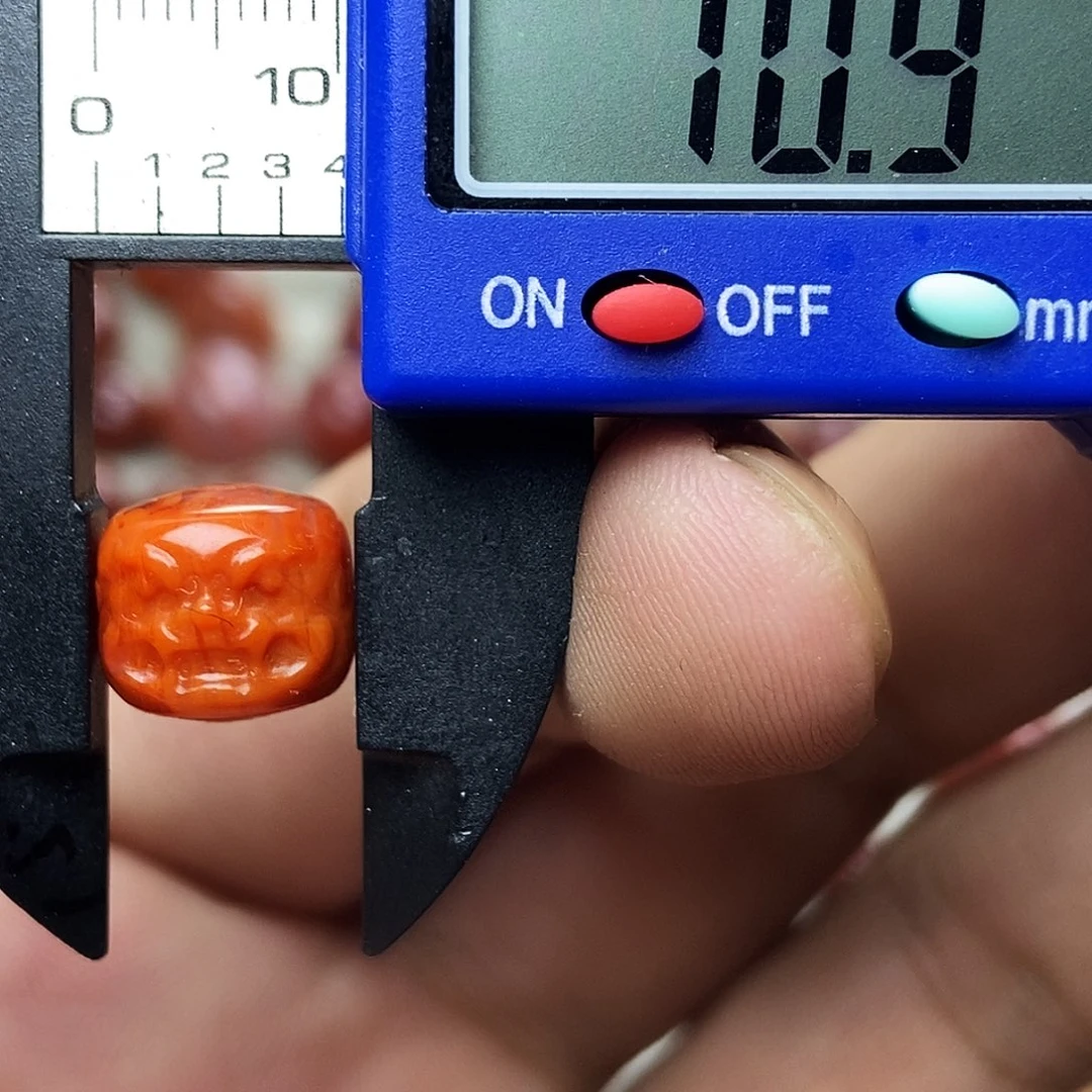 南红玛瑙未镶嵌配饰有瑕疵