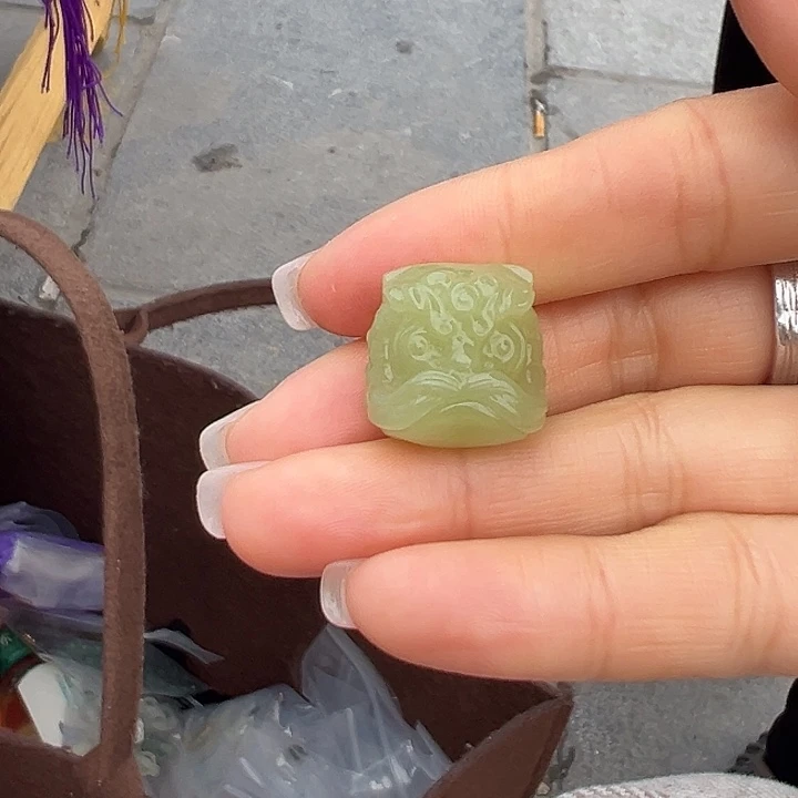 虫***虫和田玉未镶嵌颈饰