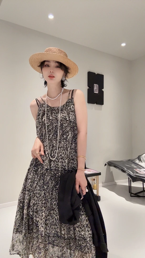 FANYE 2025夏季新款法式剪花度假假日连衣裙25202