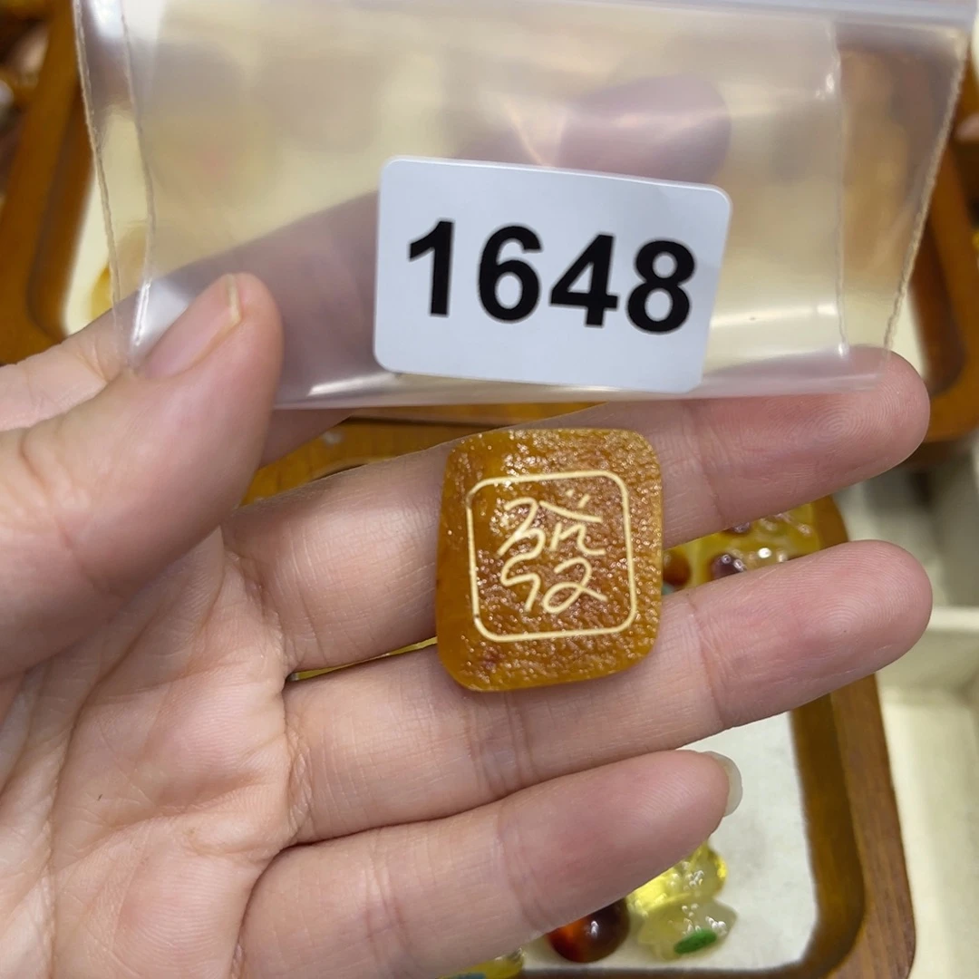 琥珀珠宝奇石未镶嵌