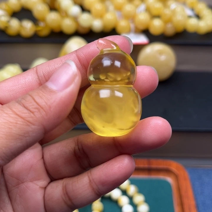 琥珀未镶嵌珠宝奇石M144号金白