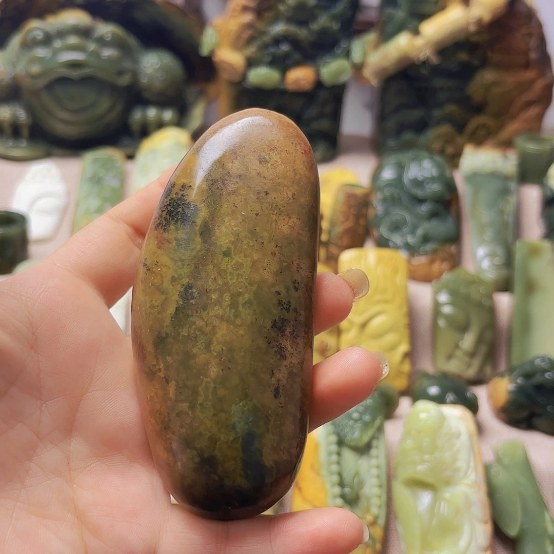 未镶嵌岫岩河磨玉（透闪石质玉）挂件