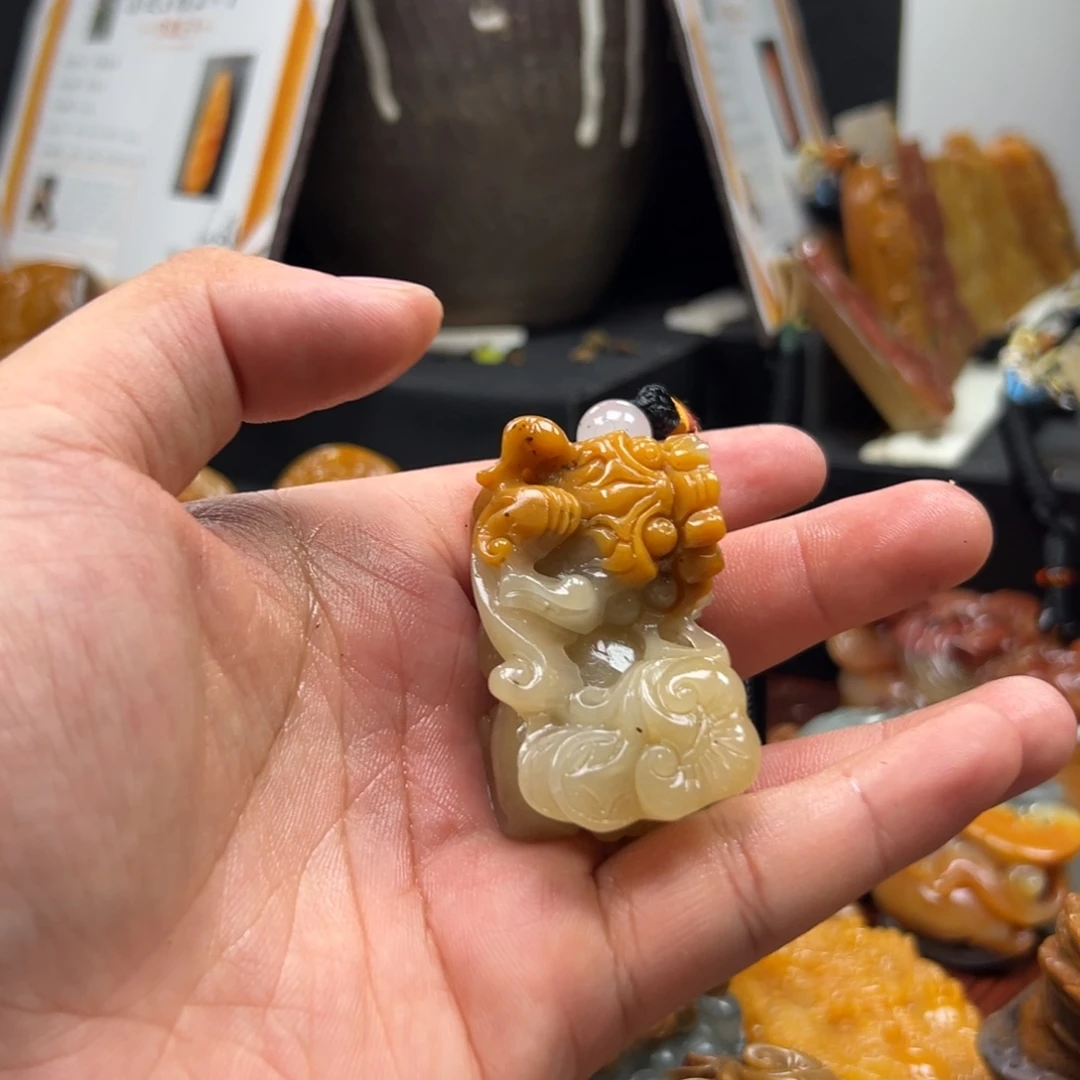 未镶嵌石英质玉（黄龙玉）多样性发货，发其一