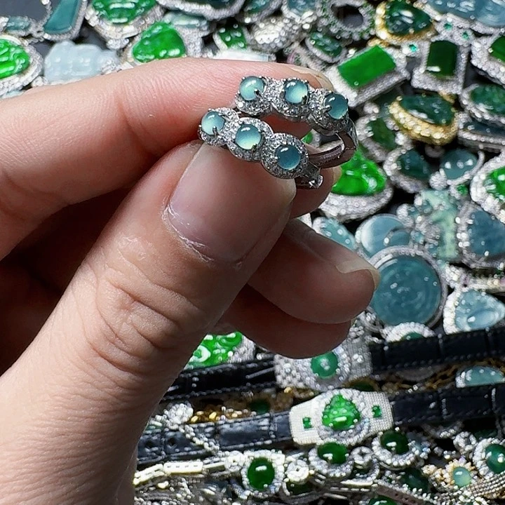 翡翠颈饰未镶嵌天然Ａ货翡翠放漏