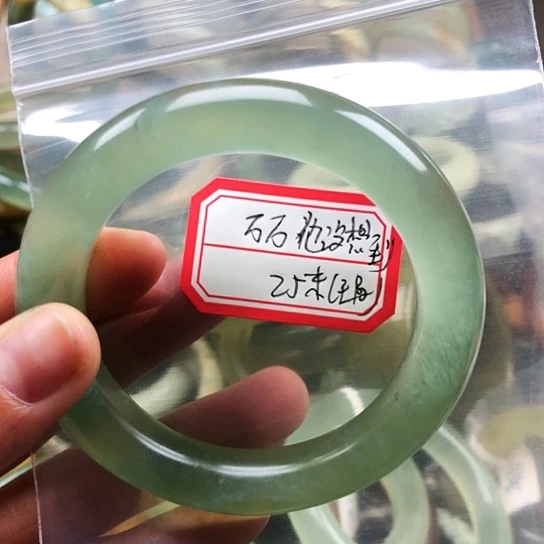 蛇纹石玉手镯未镶嵌万****到