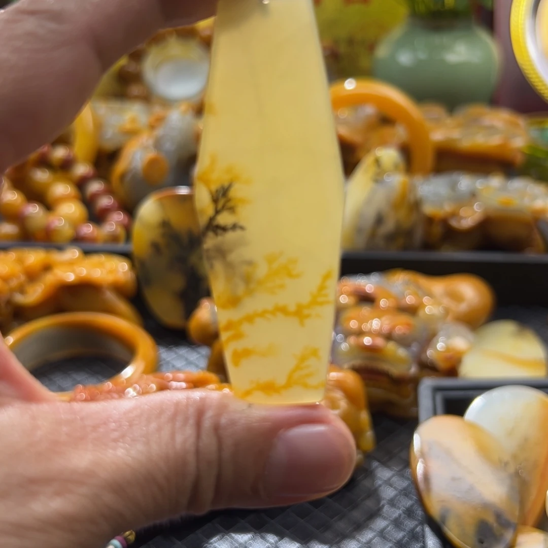 石英质玉未镶嵌颈饰