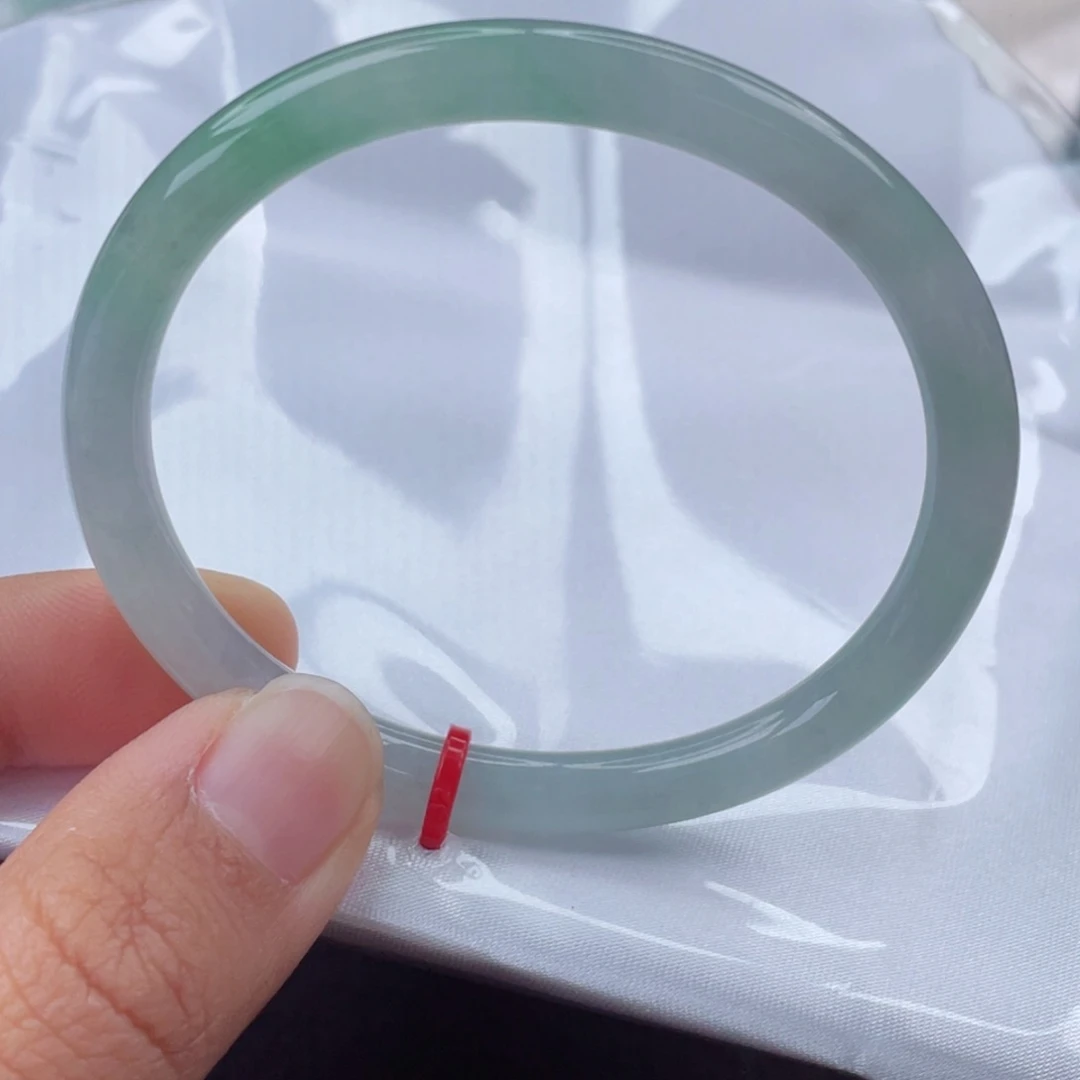 翡翠手镯（贵妃镯）未镶嵌