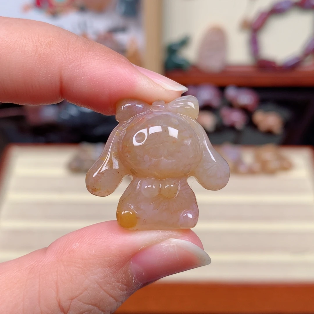 未镶嵌颈饰硅化玉