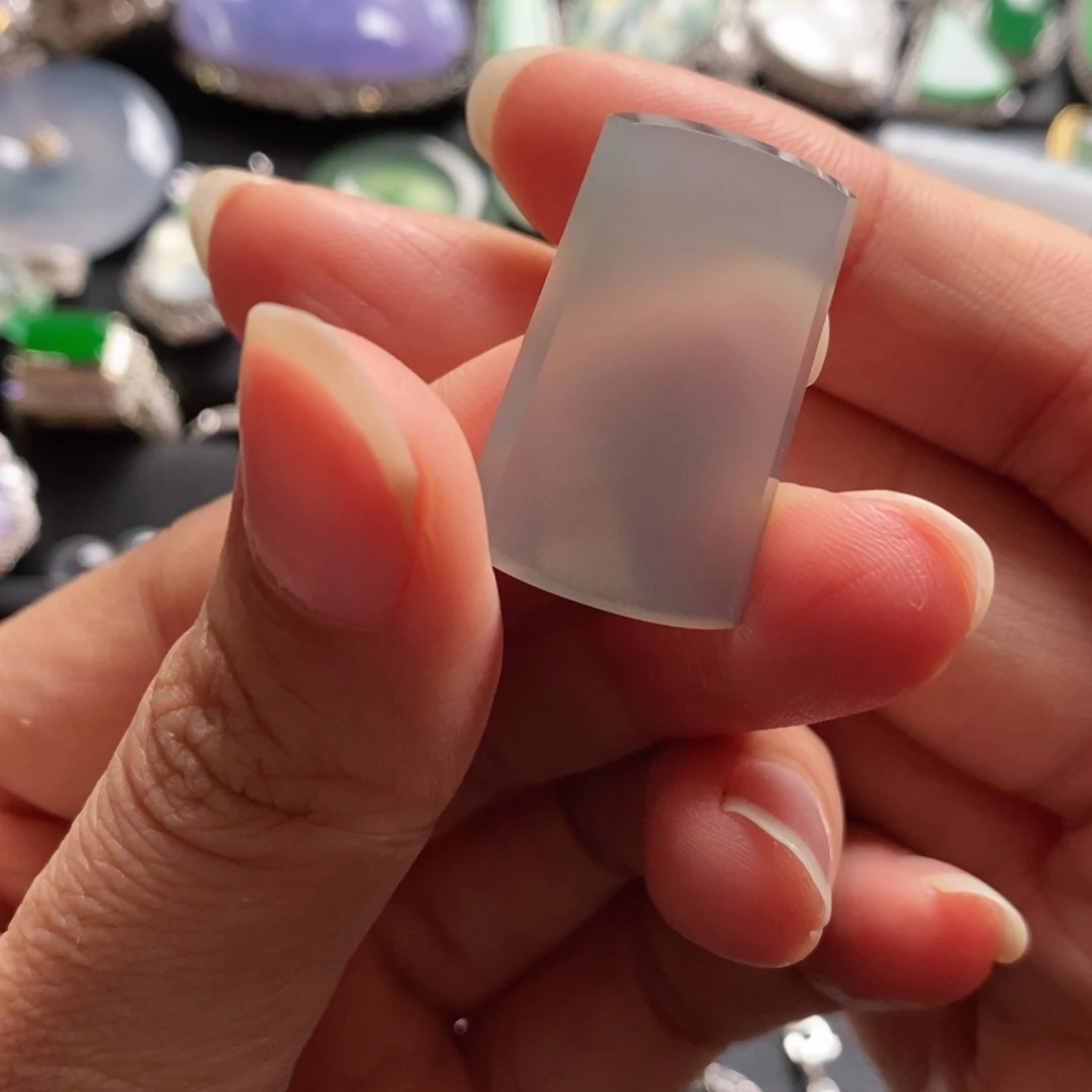 翡翠未镶嵌颈饰缅甸