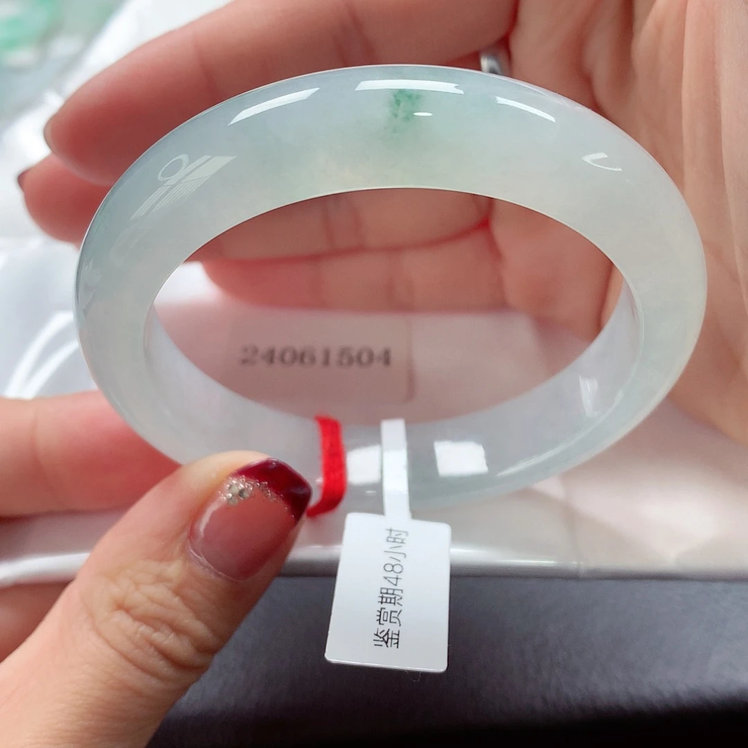 翡翠手镯未镶嵌天然A货翡翠