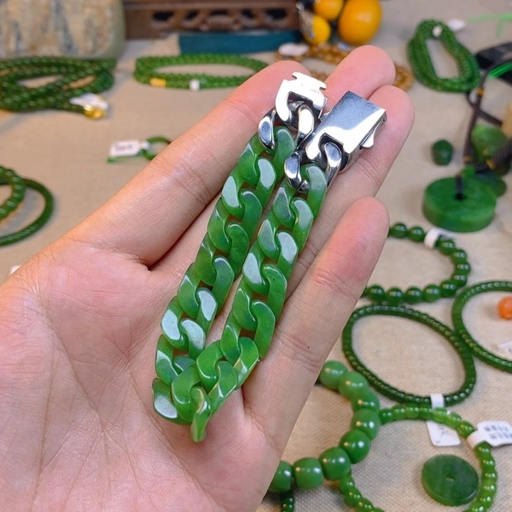 ****门和田玉未镶嵌颈饰