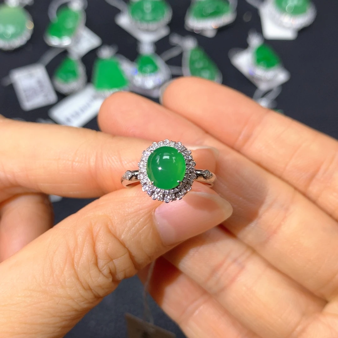 翡翠戒指18K金镶嵌翡翠