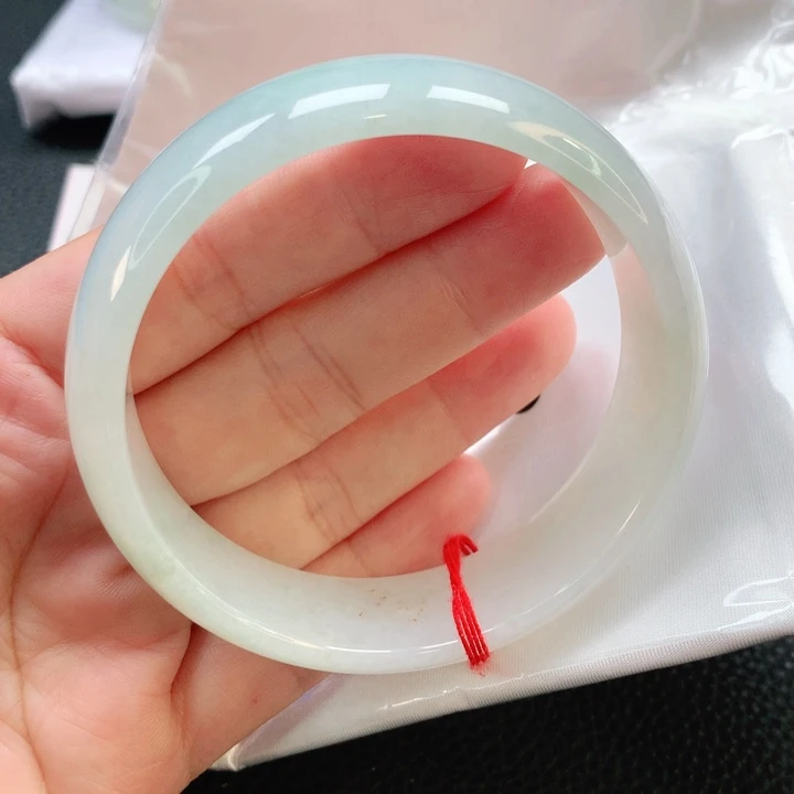 翡翠手镯未镶嵌62轮胎