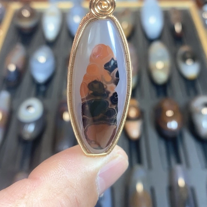 玛瑙/玉髓吊坠(赠链)未镶嵌一*