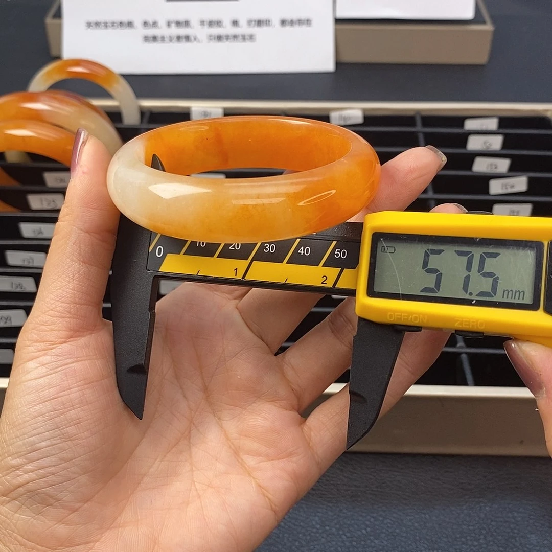 未镶嵌石英质玉（黄龙玉）手镯126号茄子山金沙老油红如血黄龙